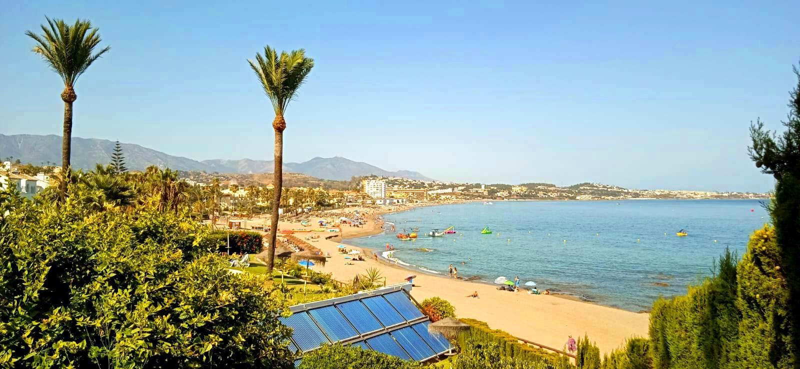 DiCaprio - Sea & Mountains View4