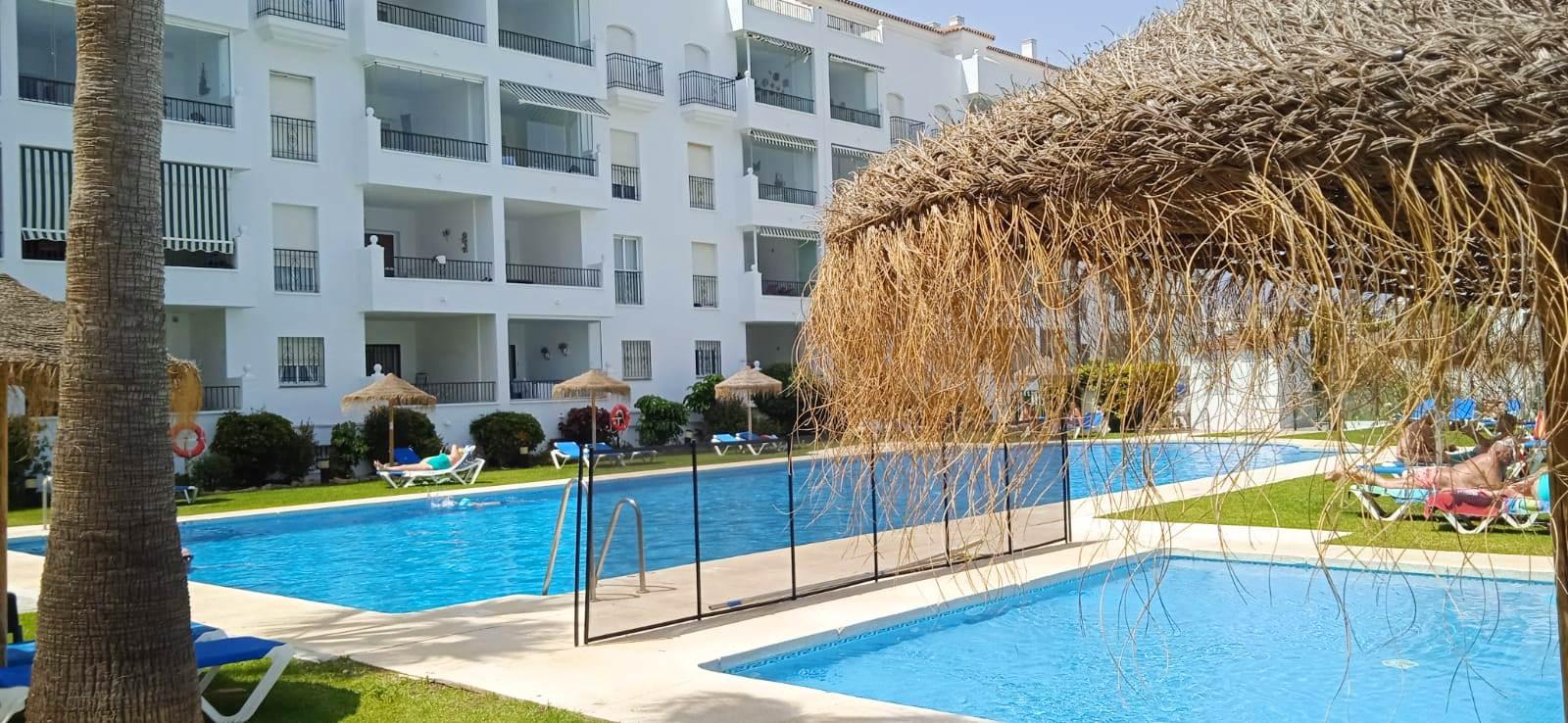 DiCaprio - Sea & Mountains View5