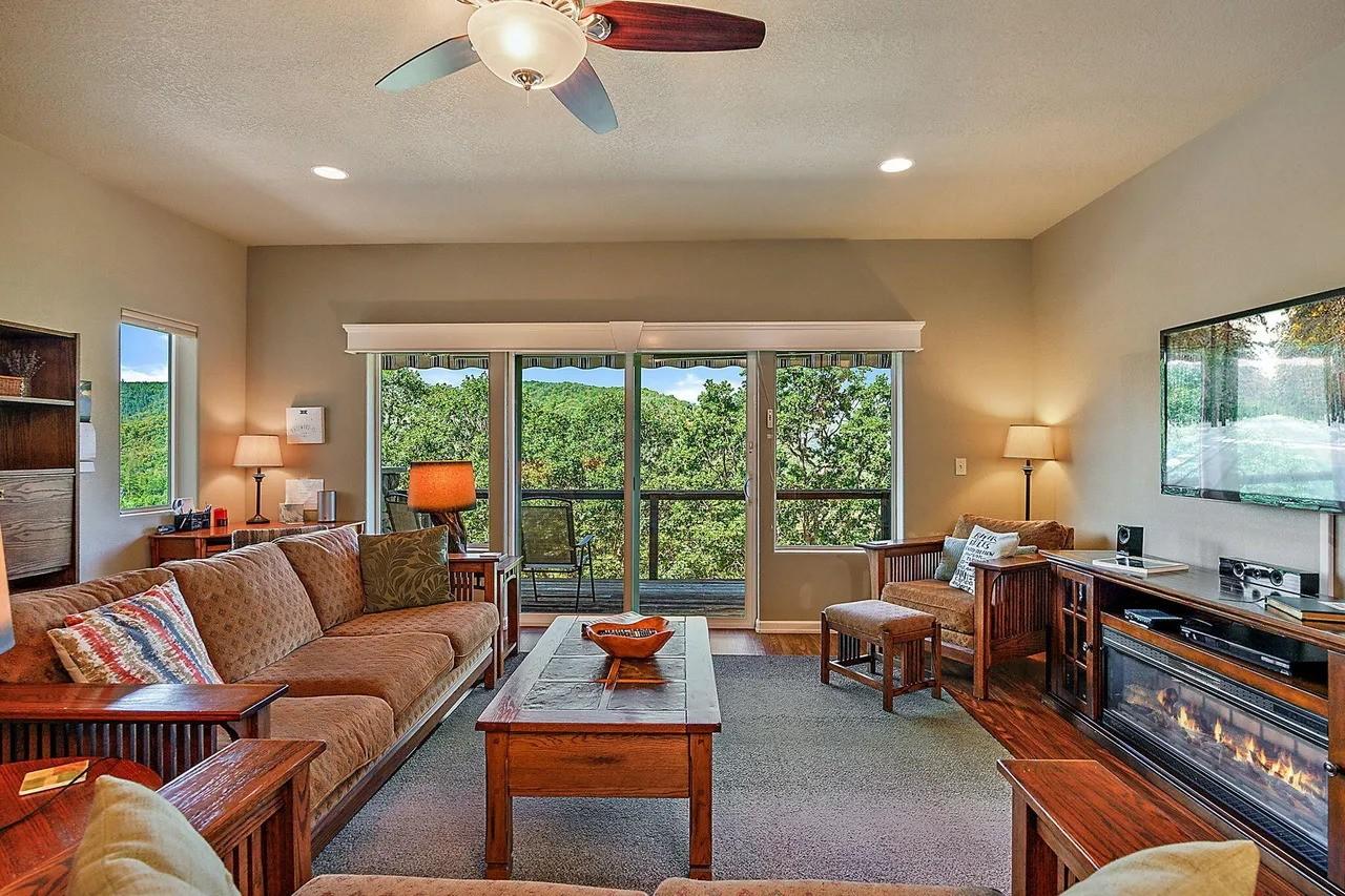 Rogue River Guesthouse - River and Whitewater Views!4