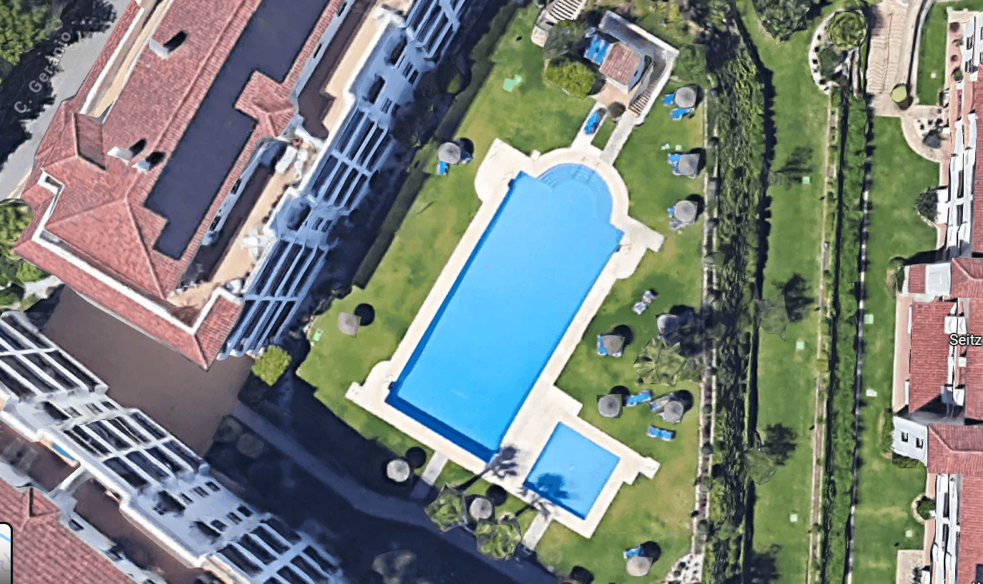 DiCaprio - Sea & Mountains View2