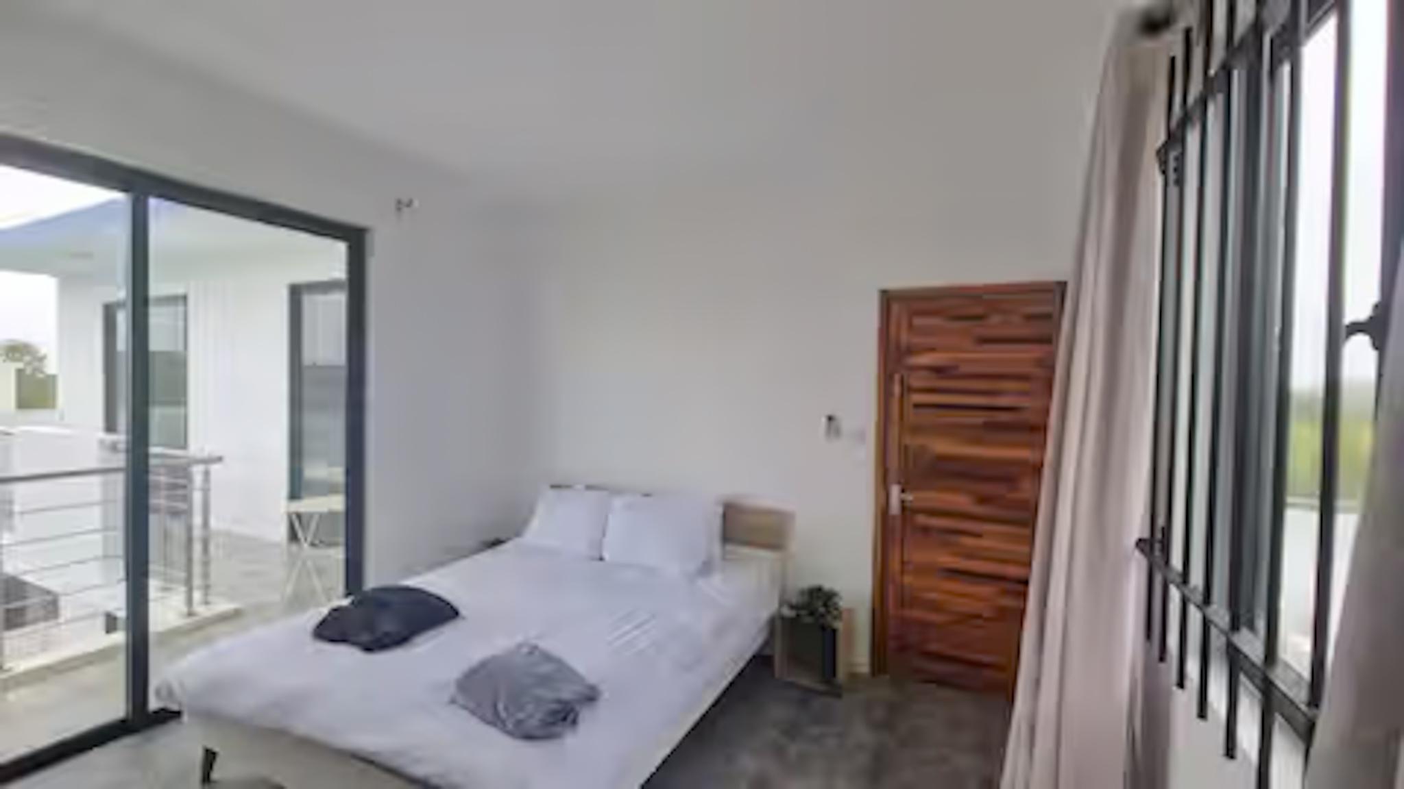 Spacious Villa with Private Pool & Garden - Ideal6