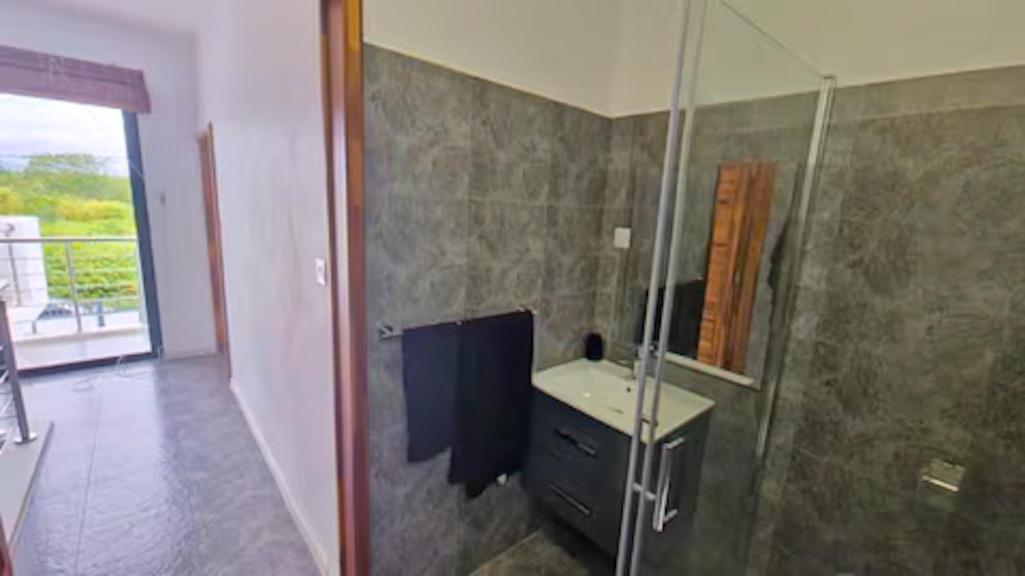 Spacious Villa with Private Pool & Garden - Ideal4