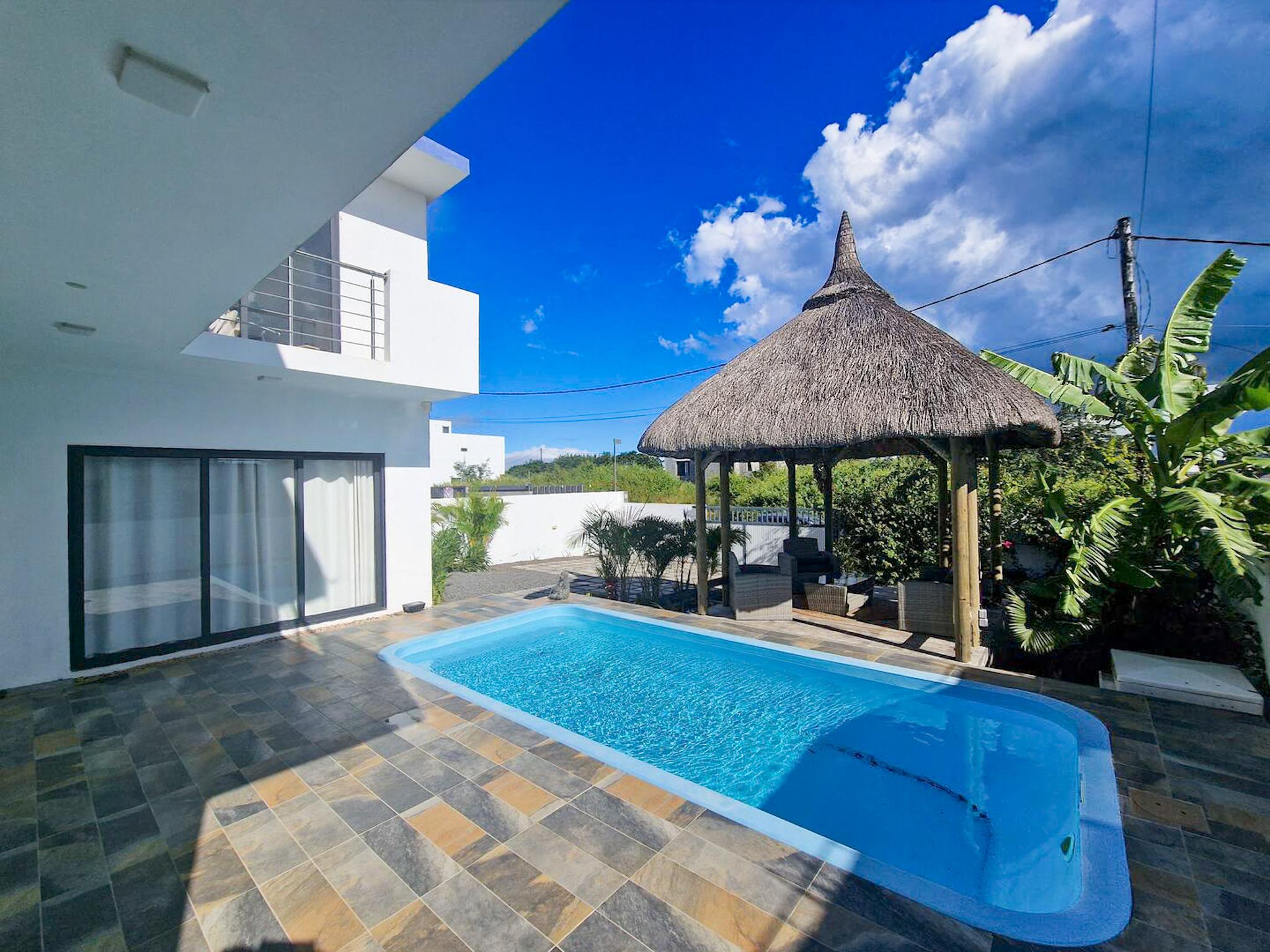 Spacious Villa with Private Pool & Garden - Ideal2