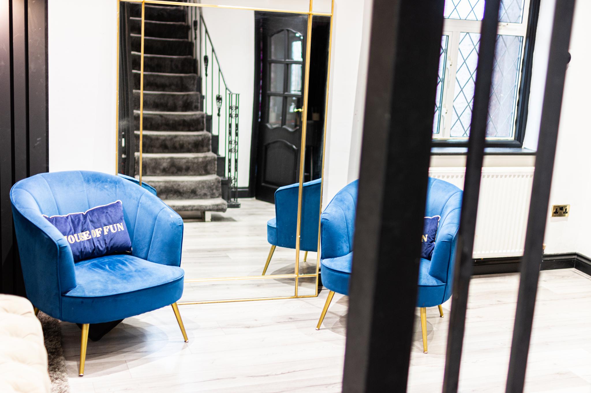 Slough Fun Home w/ Hot tub, Cine, Garden & Parking4