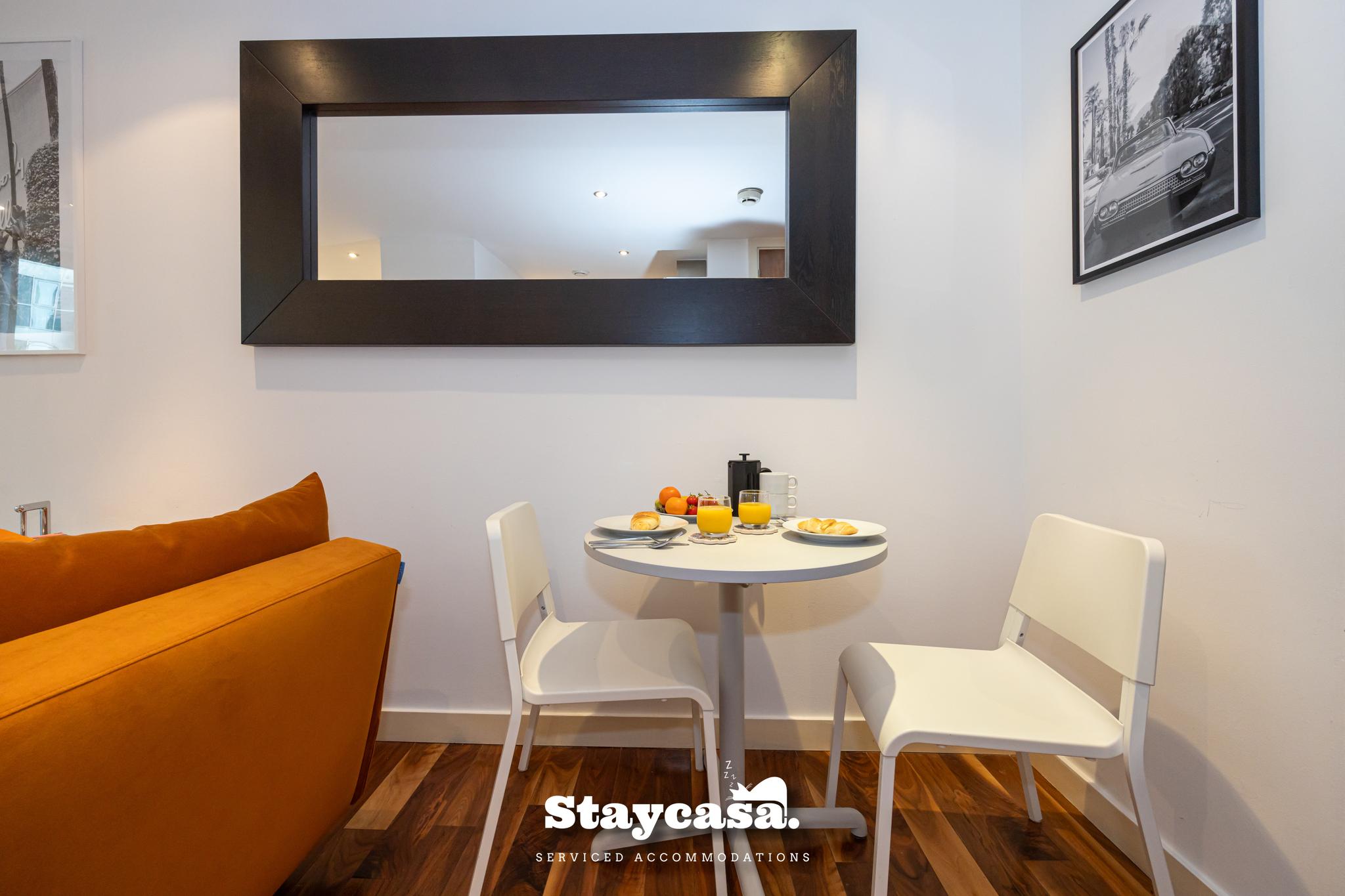 Sunset Haven Studio with Balcony and Free Parking2