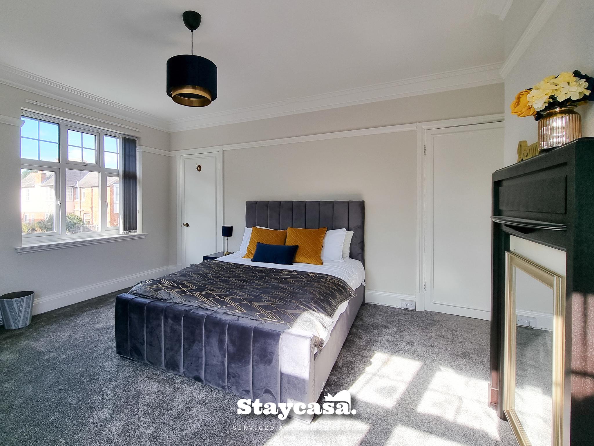 Spacious 5BR Leicester Home w/ Garden & Parking!4