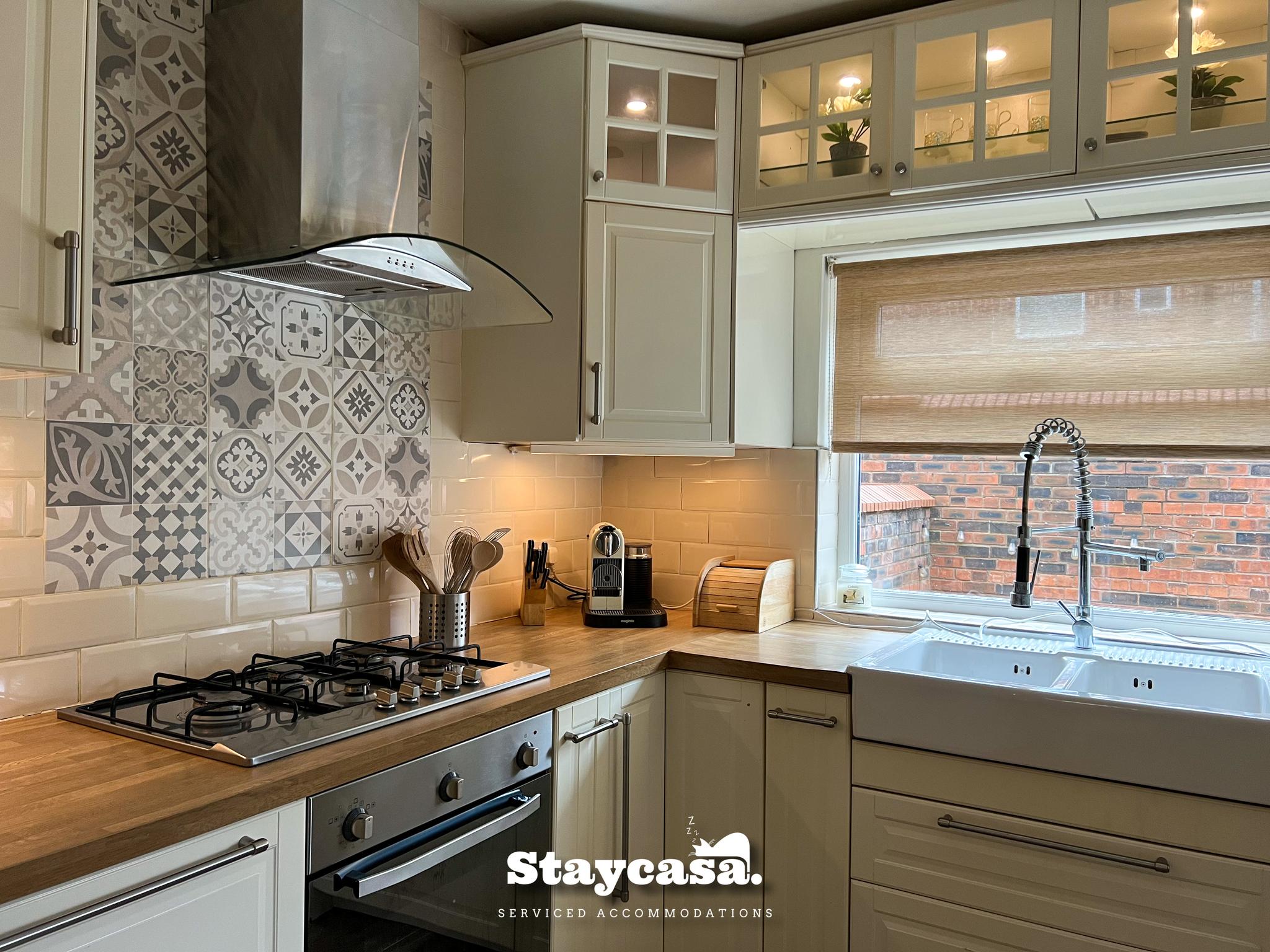 Stylish Interior Cosy Haven - On-Street Parking3