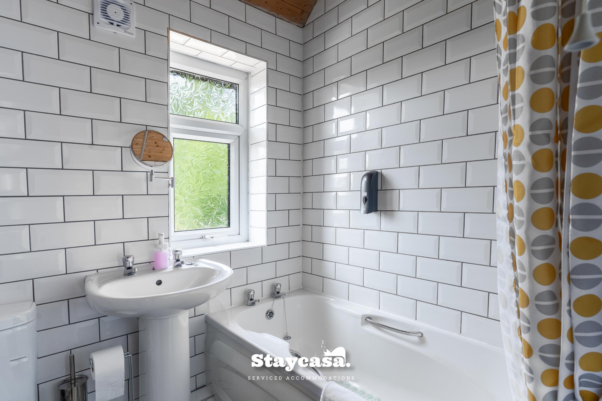 3-Bedroom House w/ Free Parking, Near MAN Airport!5