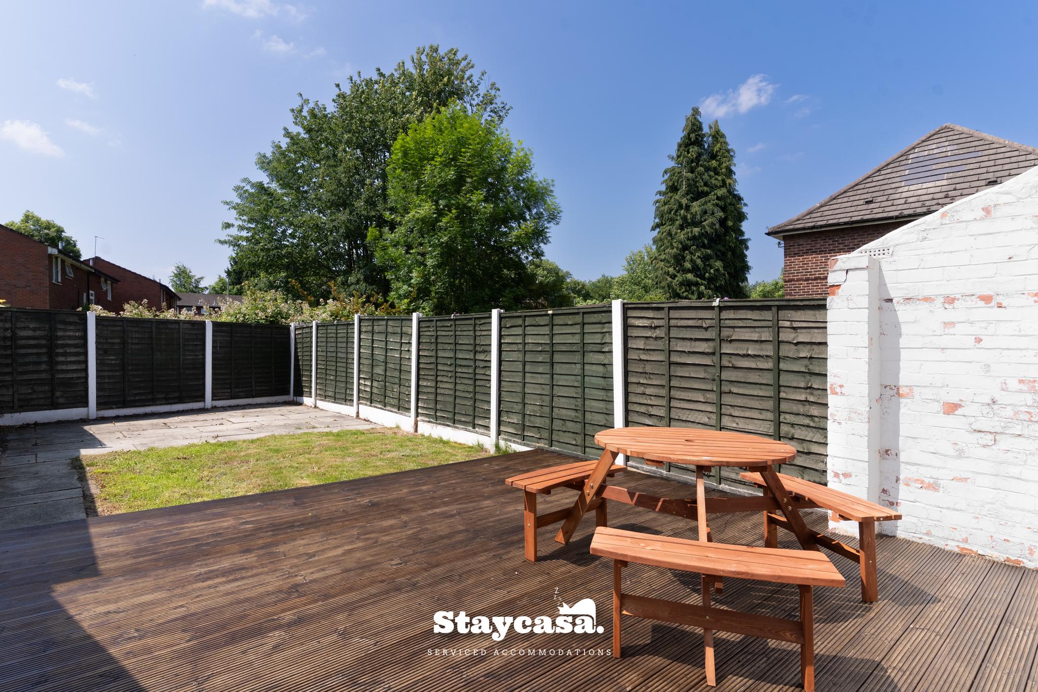 3-Bedroom House w/ Free Parking, Near MAN Airport!4