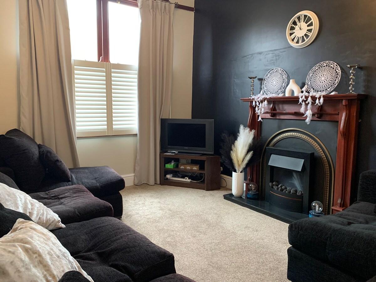 Beautifully Styled 2BR Home with Garden