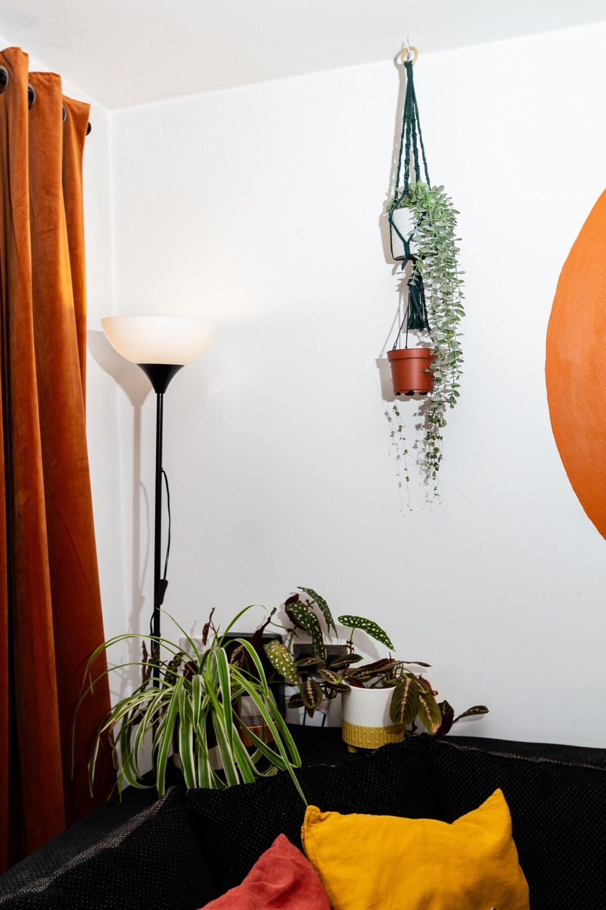 Modern Retreat: 2BD Apt with Lush Greenery3