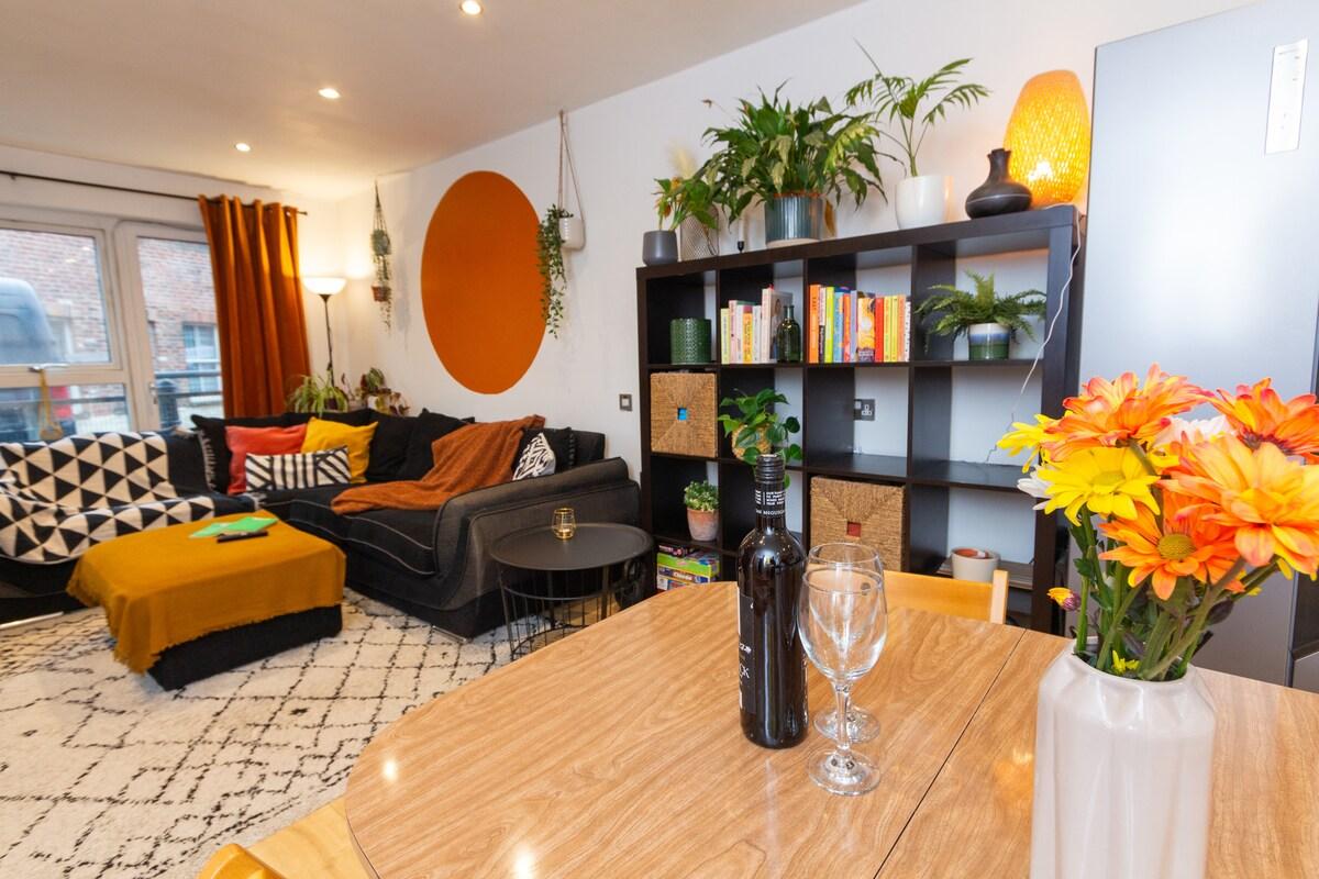 Modern Retreat: 2BD Apt with Lush Greenery6