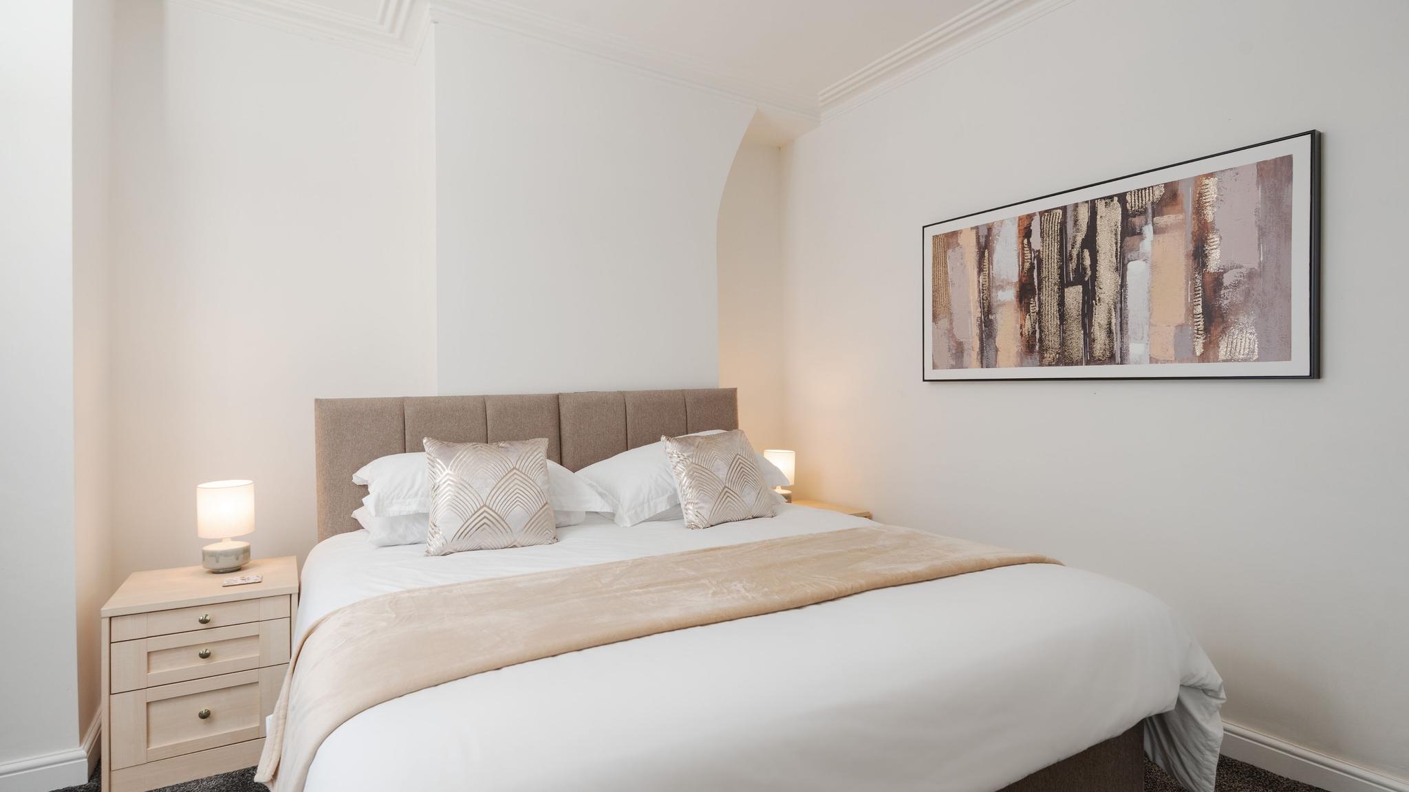 3-Bed House Near Liverpool | Long & Short Stays4