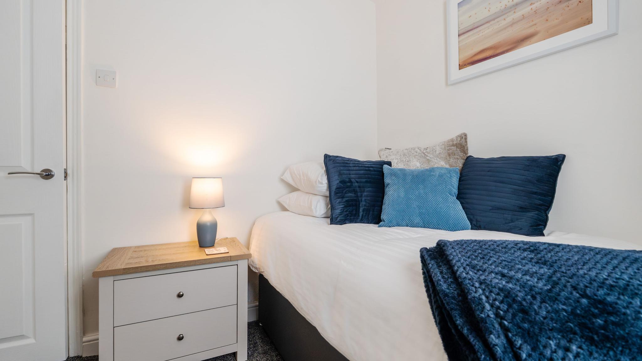 3-Bed House Near Liverpool | Long & Short Stays5