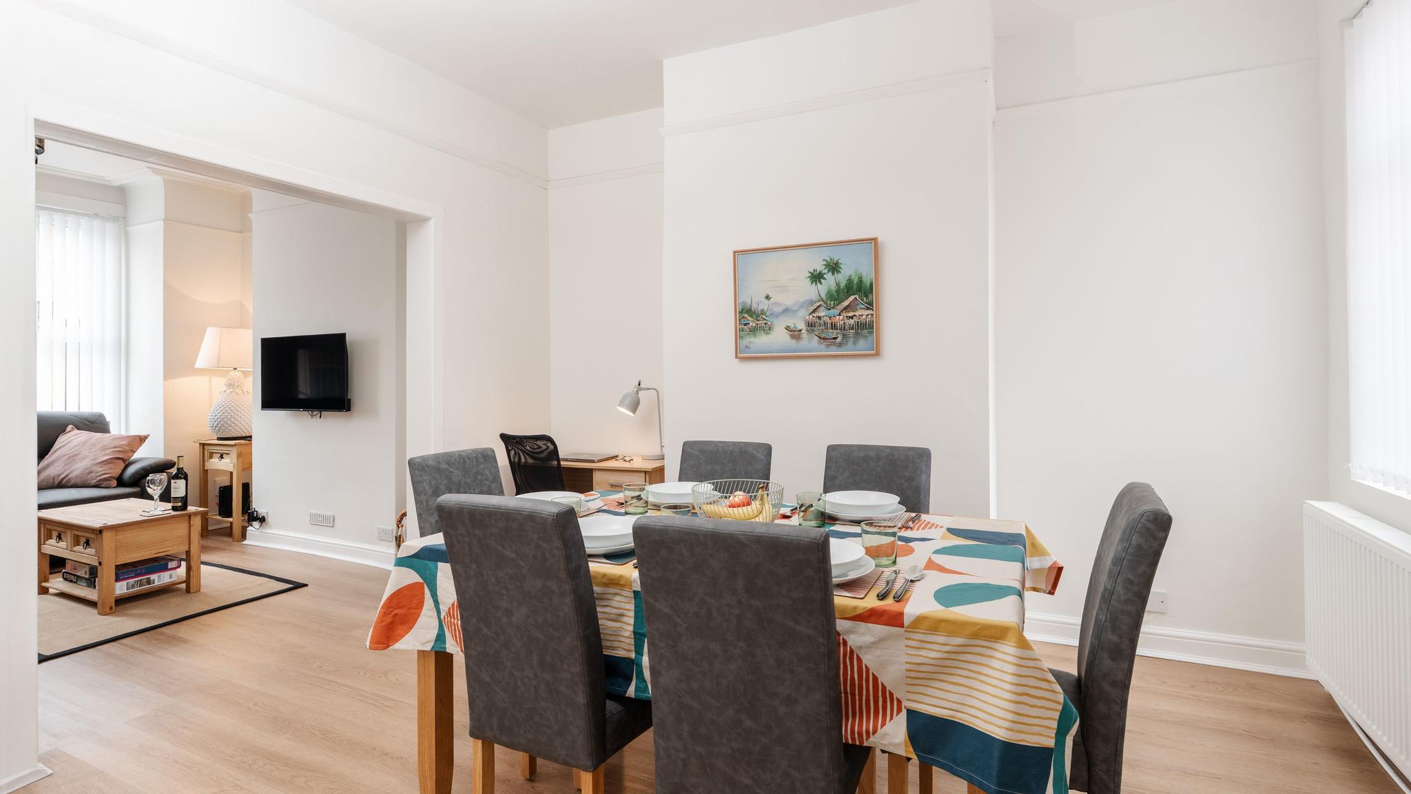 3-Bed House Near Liverpool | Long & Short Stays2