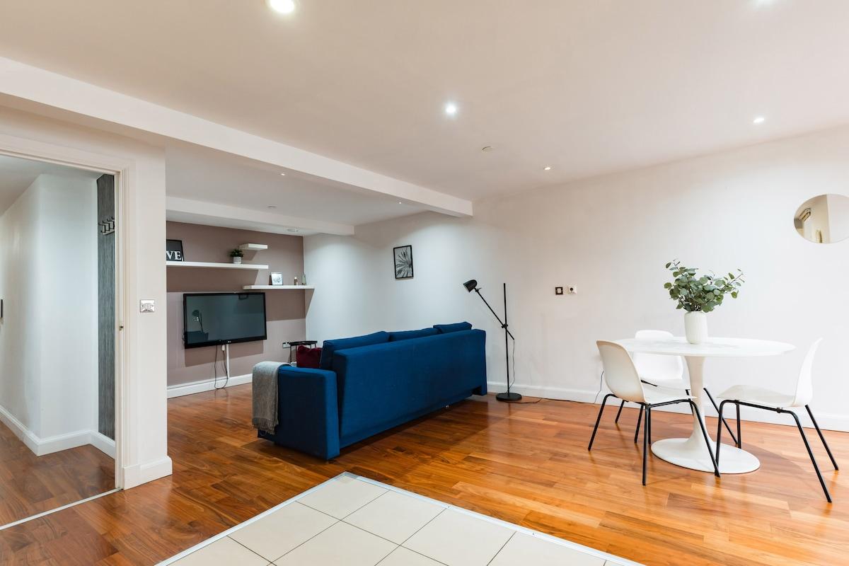 Modern City-Centre Apartment with 2 Balconies4