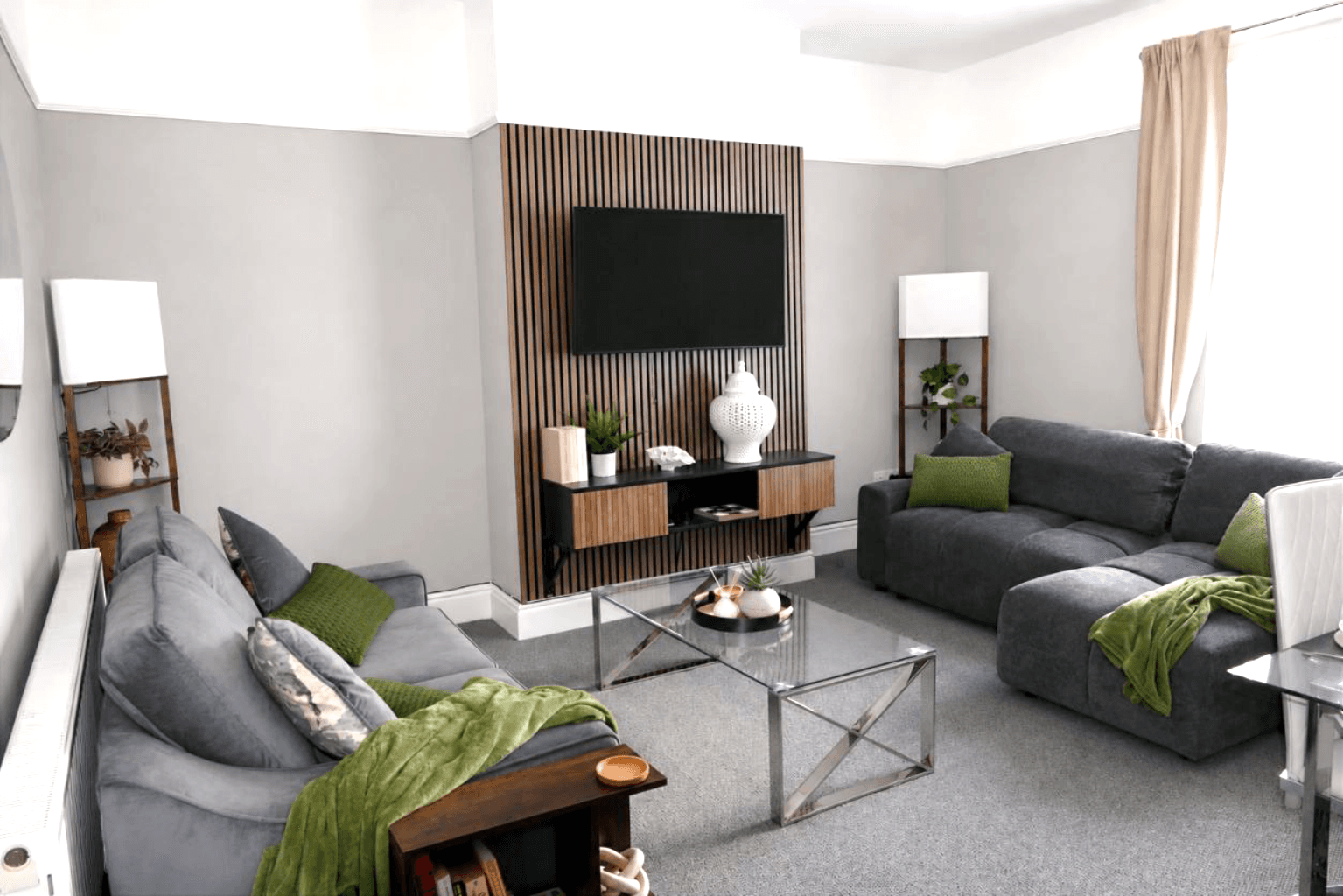 Modern Apartment, Sleeps 6, Free Parking, Fast WFI1