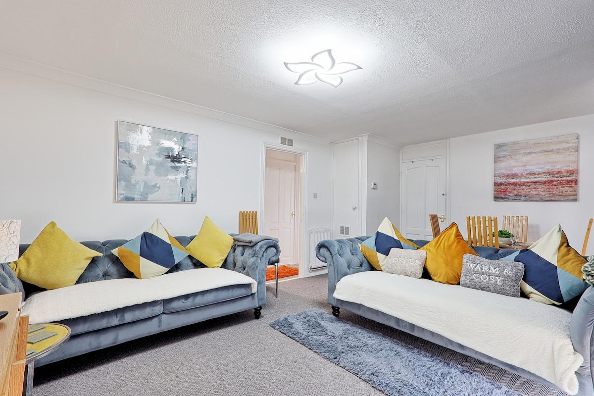 4BR Basildon Home | Sleeps 8 | Free Parking & WiFi2
