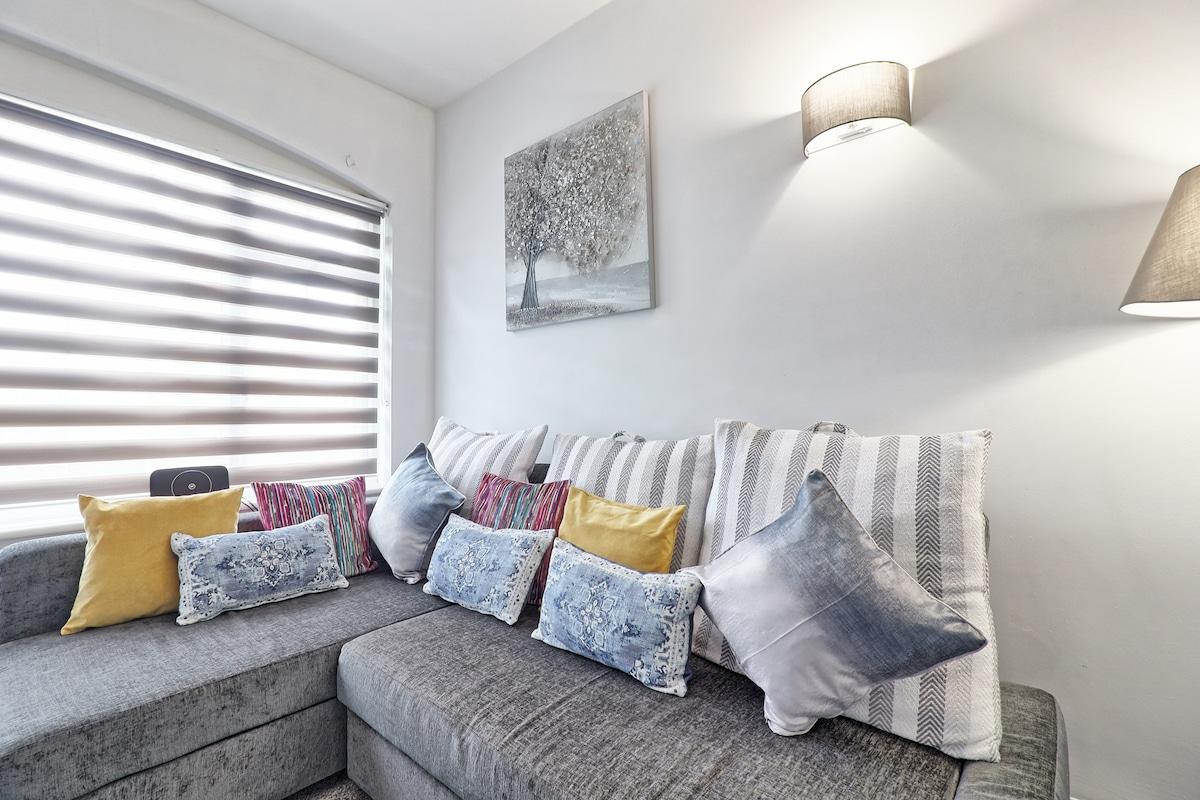Elegant Apartment on High Street with Terrace2