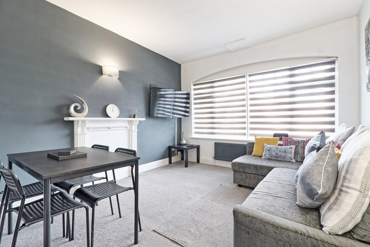 Elegant Apartment on High Street with Terrace3