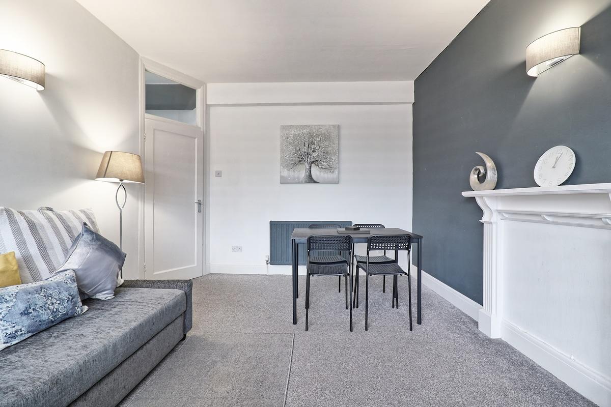 Elegant Apartment on High Street with Terrace5