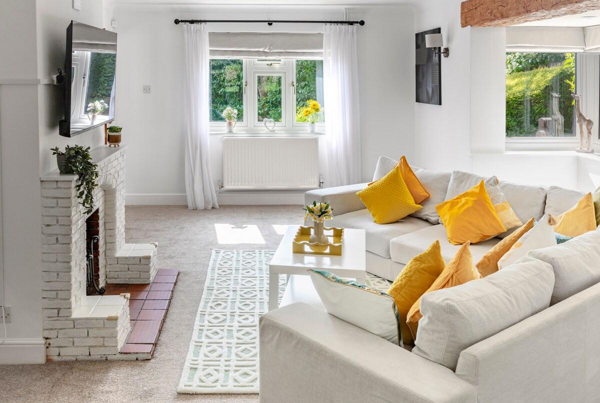 Modern Spacious 4BR Luxury Home in Epping5