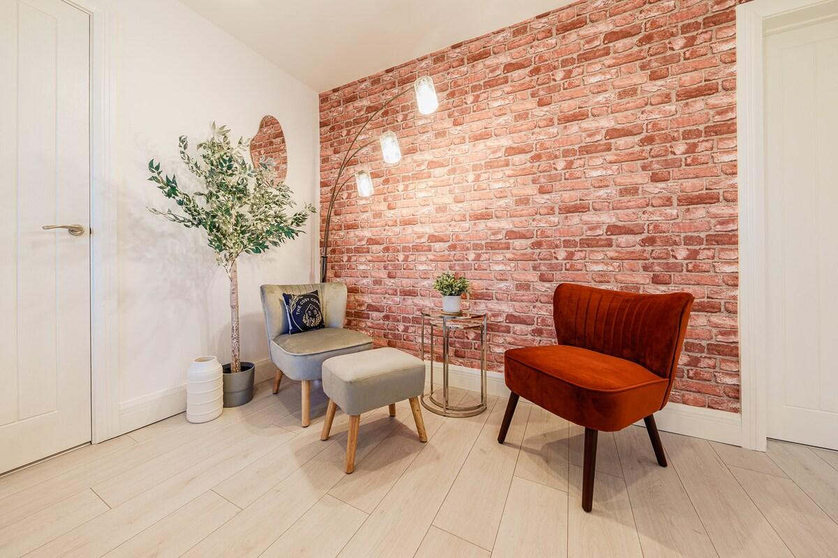 Stylish 6BR Home | Sleeps 12 | Free Parking-Garden5