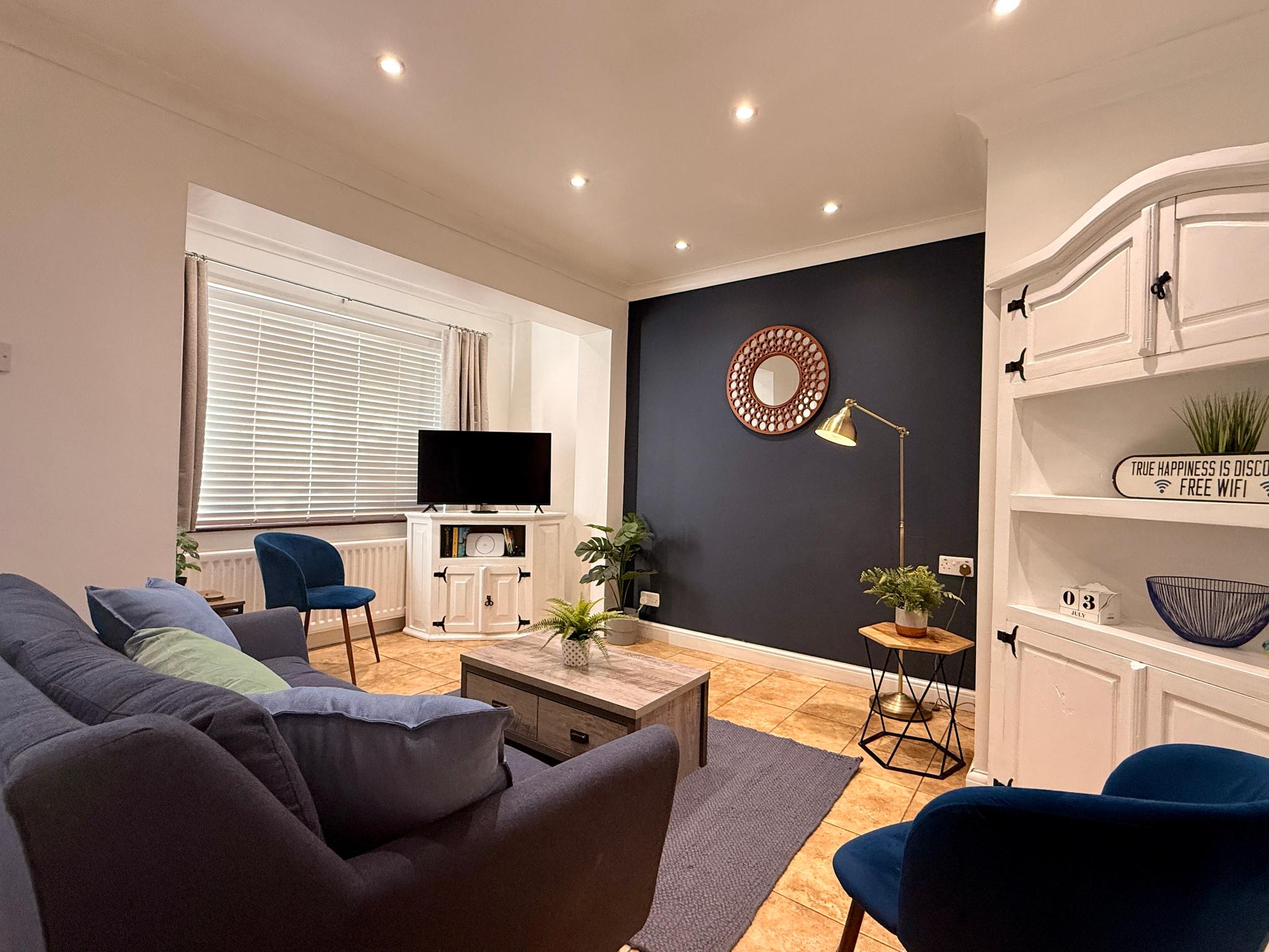 Contractor monthly stay 4BD sleeps 7 x3 parking2