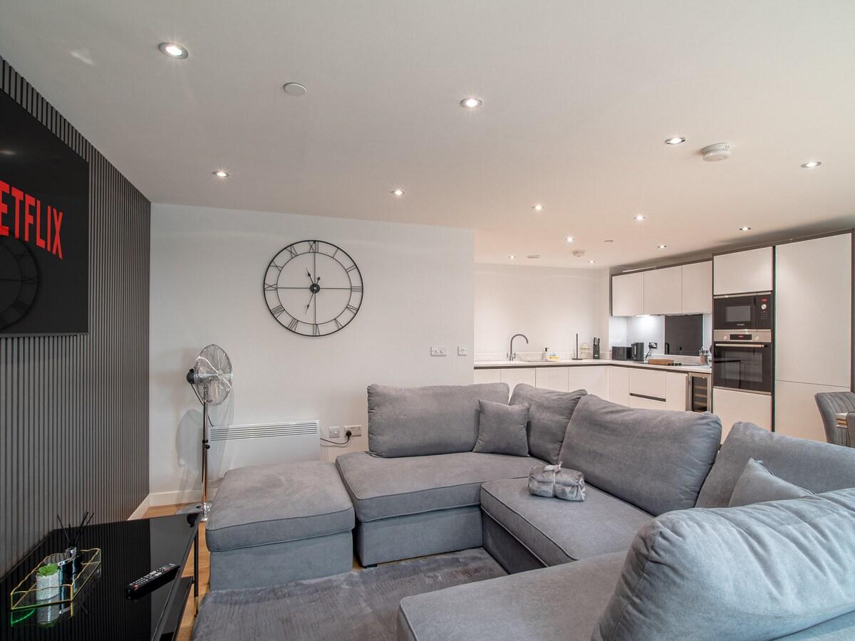 Luxury Balcony Penthouse Riverside | Parking2
