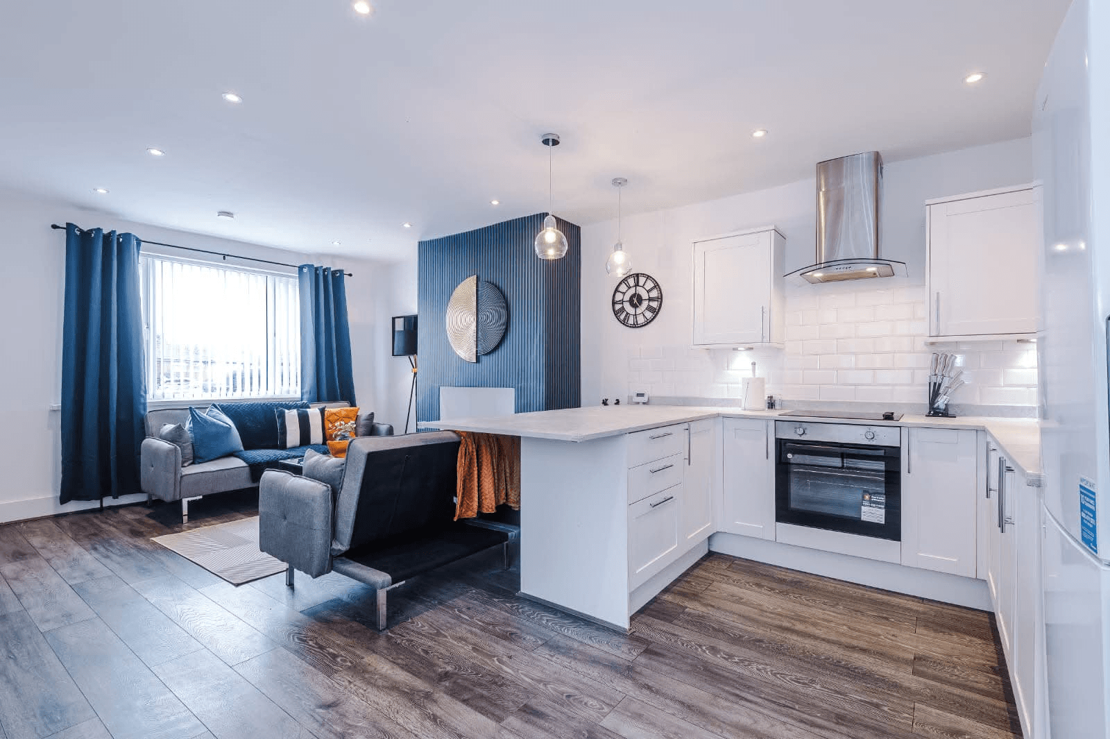 Entire 3BR Home Etihad & Co-op Live | Free Parking2