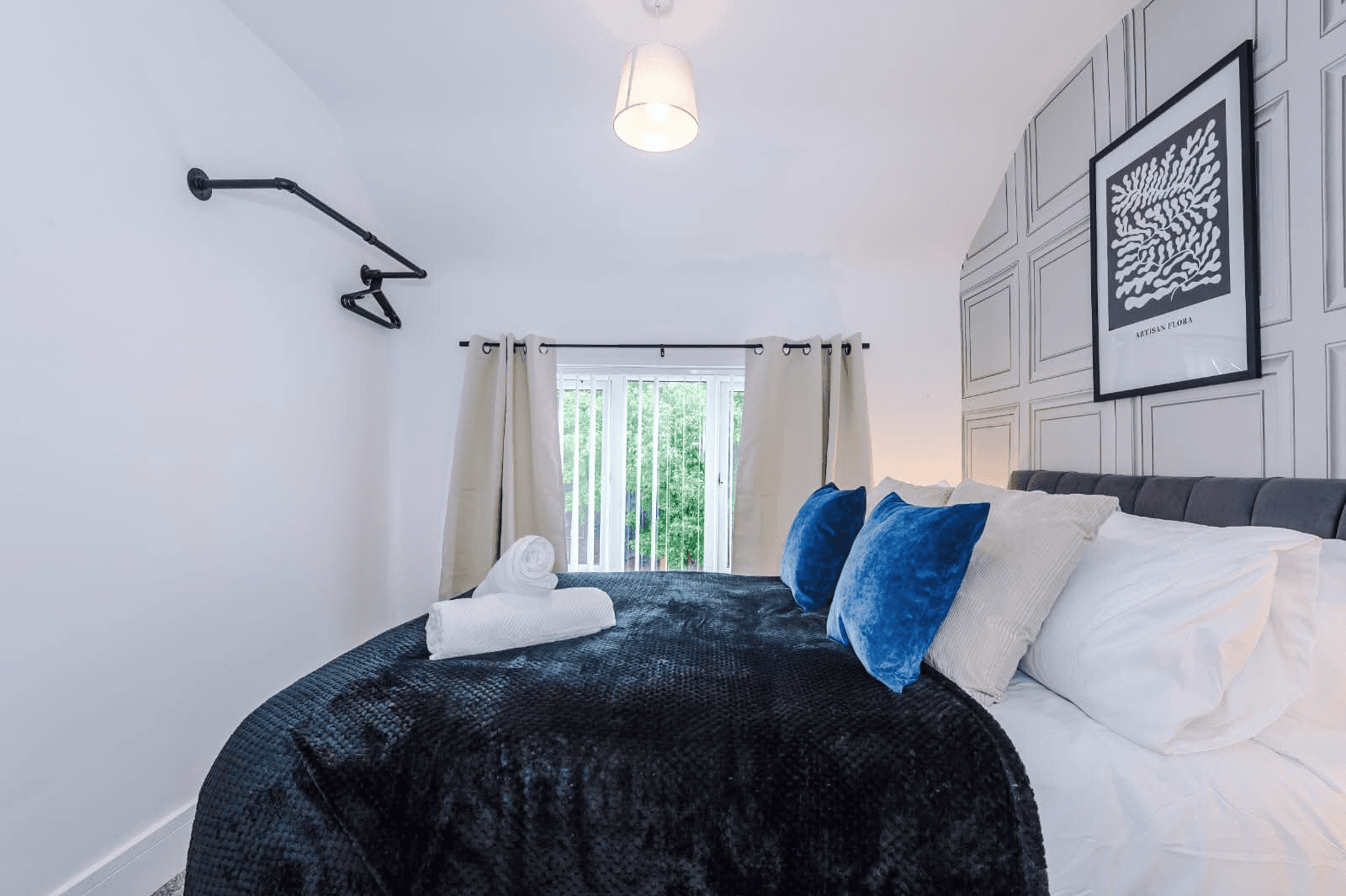 Entire 3BR Home Etihad & Co-op Live | Free Parking3