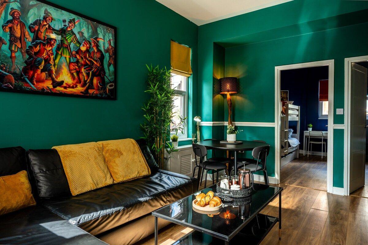 2 Apartments · 6 Bedrooms · Sleeps 10 · City3
