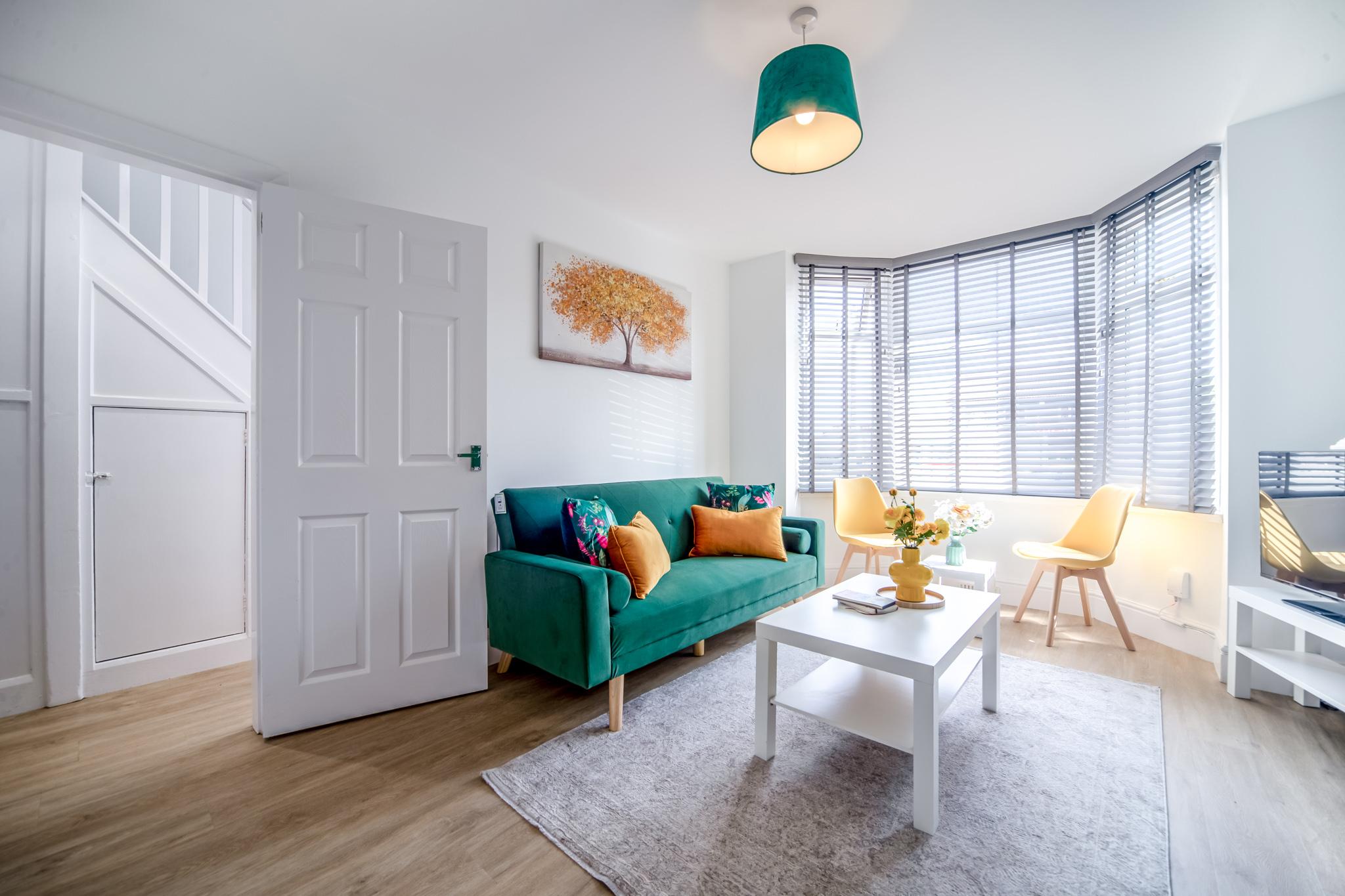 New 3BR House | Parking | Near CBS Arena | UHCW