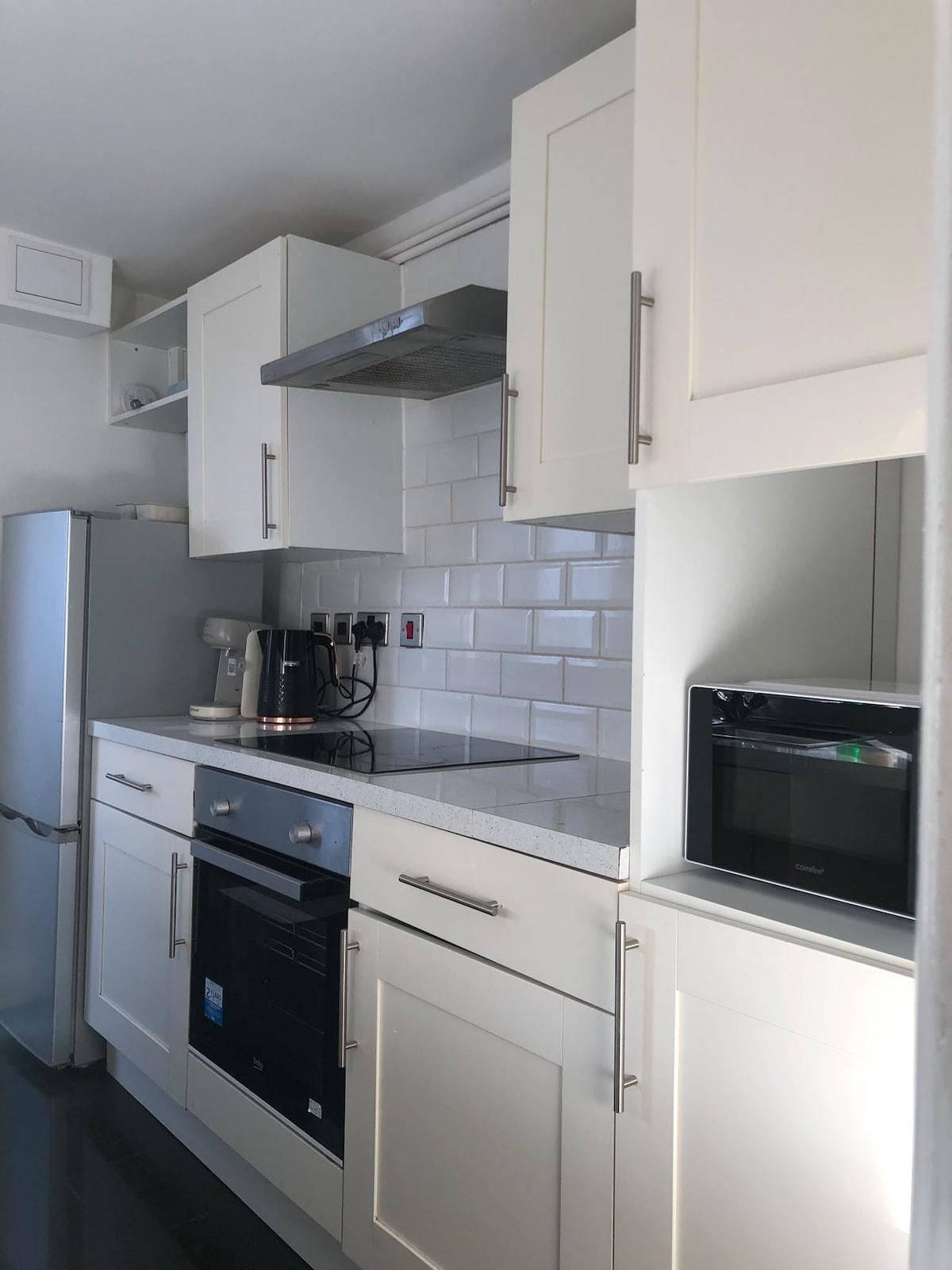 Cosy 1BR Croydon Flat with King Bed & WiFi3
